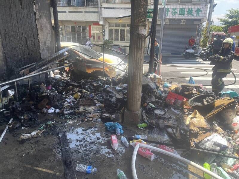 彰化民宅前回收物離奇自燃!路旁休旅車「半邊黑了」 | ETtoday社會新聞 | ETtoday新聞雲