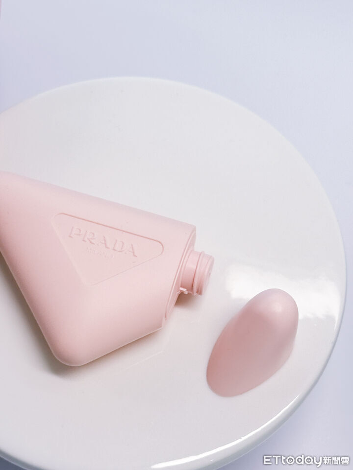 PRADA BEAUTY,SAWAA,保養,護手霜,美妝。（圖／記者李薇攝、品牌提供）