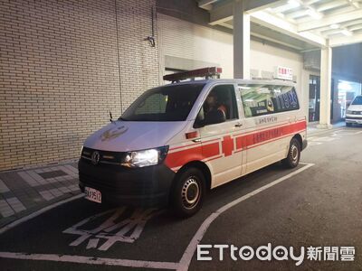 90歲嬤摔倒「整段小腿脫落」!救護員衝商家求冰塊 孫子感動發聲