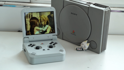 神人魔改「初代PS」變身GBA SP　懷舊掀蓋重生網驚：毫無違和感