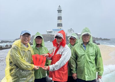 港務公司航海節慰勞活動 遍及高雄區信號台、引水人暨燈塔人員