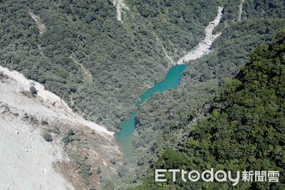 萬里溪堰塞湖無道路可及、無電力通訊 專家估「19天溢流」恐提前