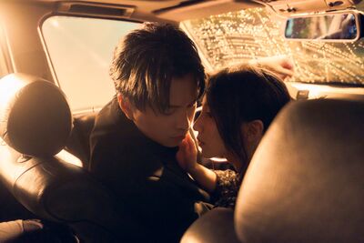 老婆別看!Energy阿弟車內激吻女星「親到全身扭曲」:像喪屍
