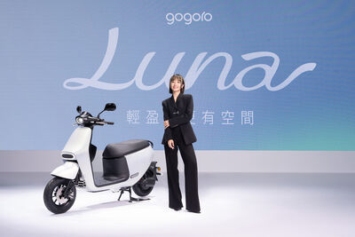 【廣編】Lulu首代言電動機車Gogoro Luna 穿高跟鞋挑戰立中柱驚呼「太輕了吧!」