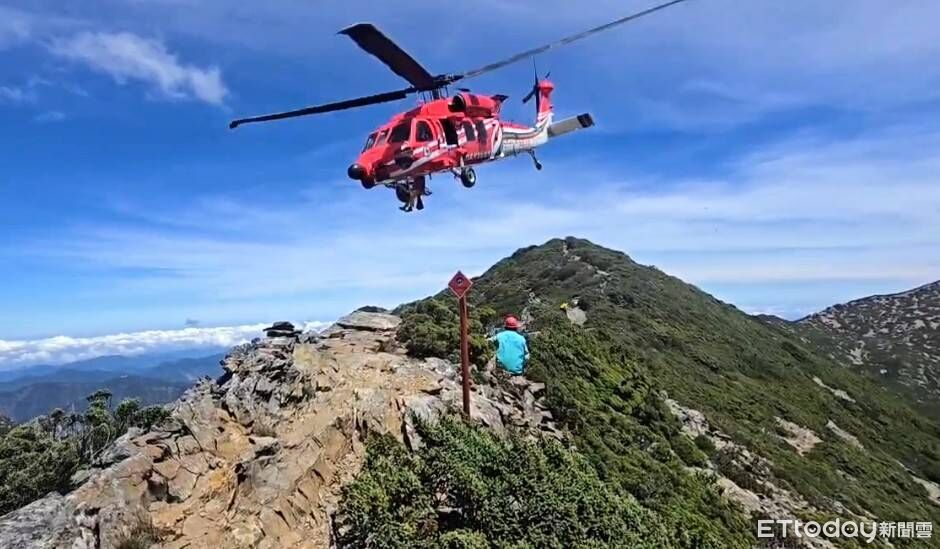 快訊/女登山客玉山三叉峰墜谷亡 黑鷹今順利吊掛送她回家 | ETtoday社會新聞 | ETtoday新聞雲