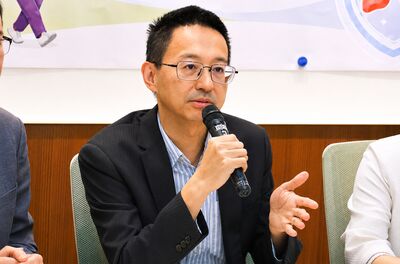 秋冬新冠疫苗選定XFG!羅一鈞揭採購規劃「2牌240萬劑」10月開打