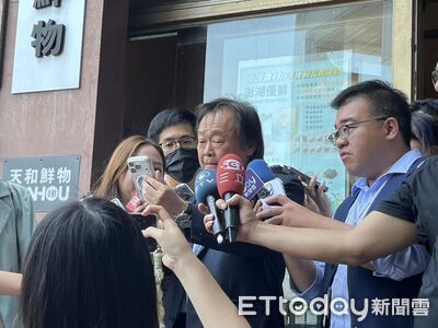 這誰？黃世杰年輕帥照被翻出　王世堅看很久認不出來：梁朝偉嗎？