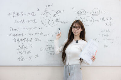 最強反差萌!洋基女孩一暄變身「最正數學老師」 政大高材生親授讀書秘訣