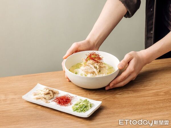 ▲首爾米其林必比登推介名店「계월 KYEWOL」招牌料理「韓式清湯雞飯」。（圖／煙波國際觀光集團提供）