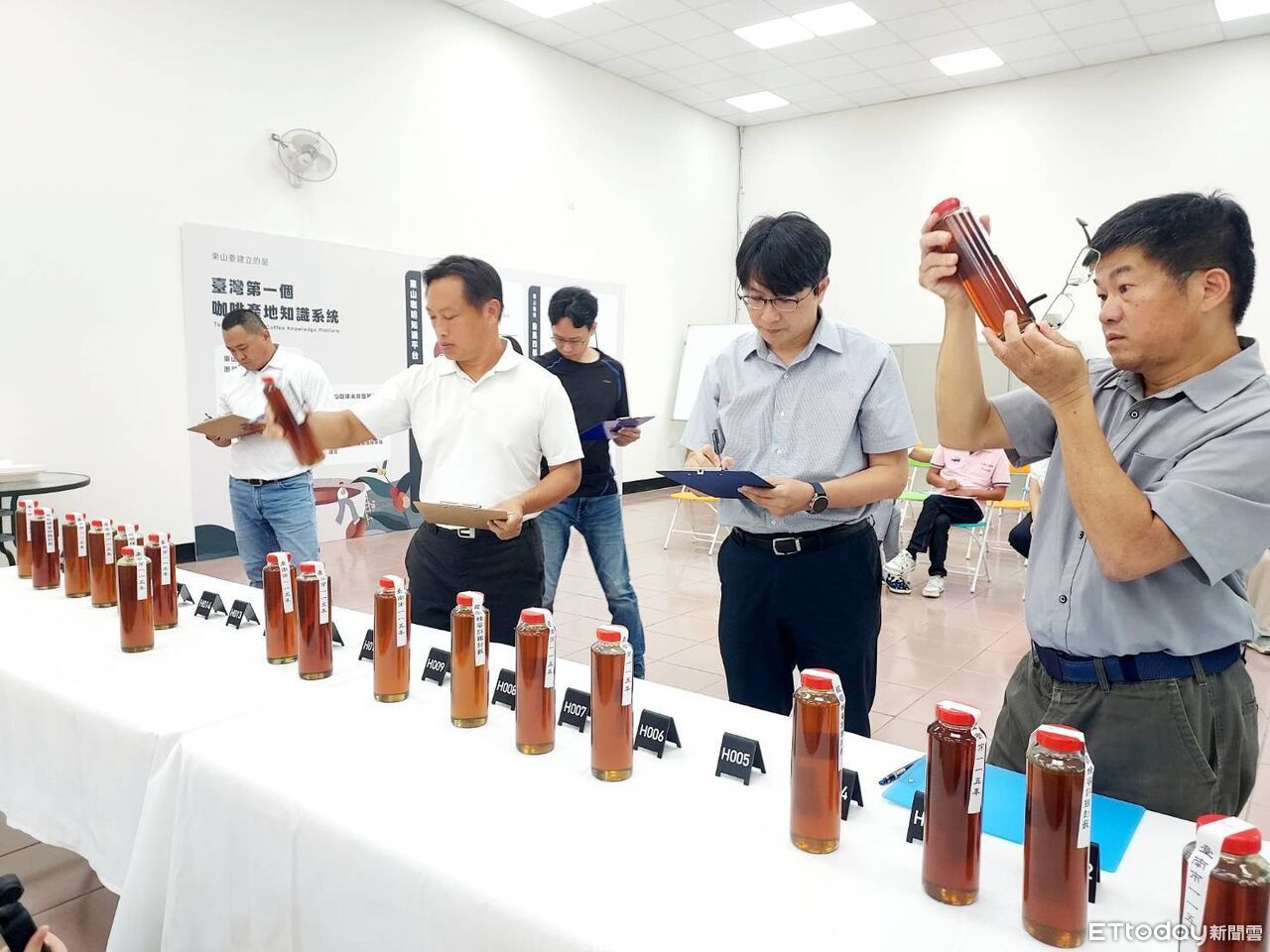 台南國產龍眼蜂蜜評鑑揭曉 19名蜂農獲特等、頭等獎 | ETtoday地方新聞 | ETtoday新聞雲