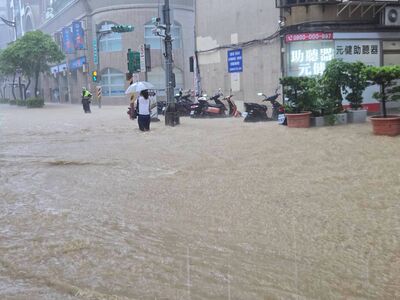 豪雨淹水「4傳染病風險增」 疾管署示警:發燒咳嗽要注意