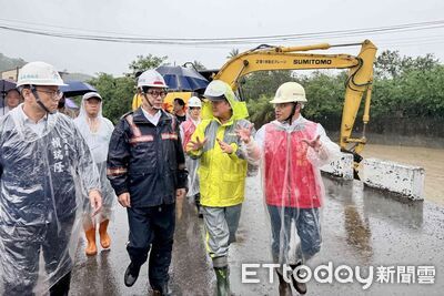 快訊/大規模豪雨+土石流警戒 高雄旗山、美濃1200緊急停班停課