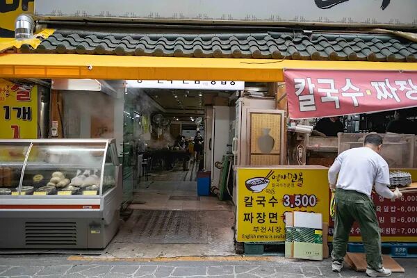 ▲▼英子麵店(手工刀切麵)。（圖／美熊很愛吃授權提供）