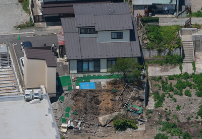 日本東北強震釀4傷！逃命跌倒困電梯、遭砸傷　90歲嬤摔斷手送醫