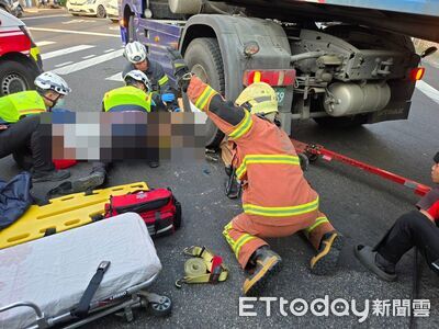 彰化聯結車右轉碰撞腳踏車! 騎士「腿部變形」一度受困輪下