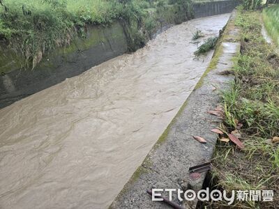 快訊/惡水奪命!高雄女清排水溝遭大水沖走 1km外尋獲已死亡