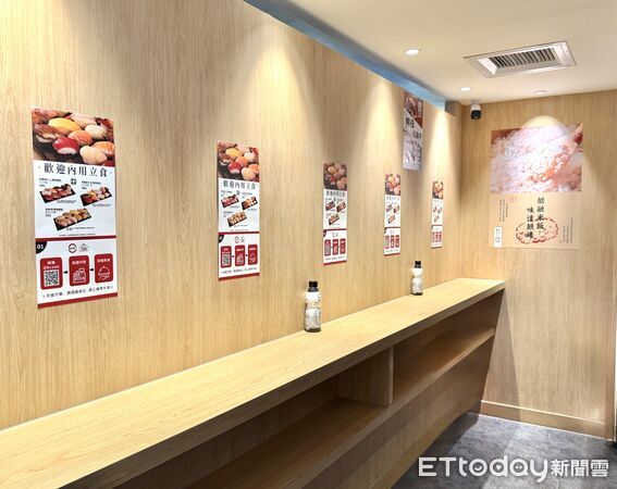 ▲立食區以木質調創造溫馨感。（圖／壽司郎提供）