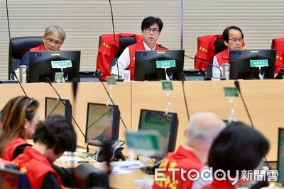 高雄深夜逆轉全市停班課!陳其邁曝決策關鍵 網讚翻最帥男人