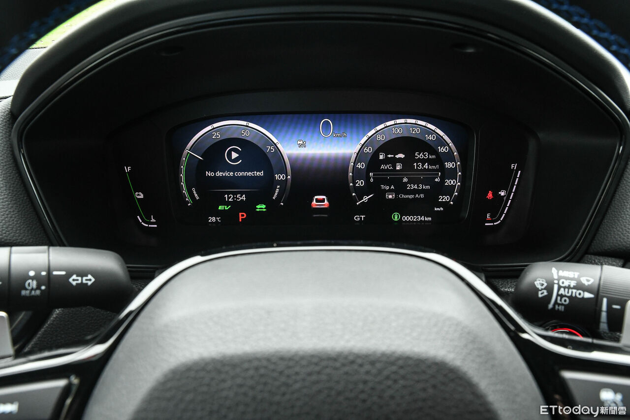 ▲HONDA打破過去日系雙門跑車框架！以截然不同的油電詮釋新美學。（圖／記者徐煜展攝）