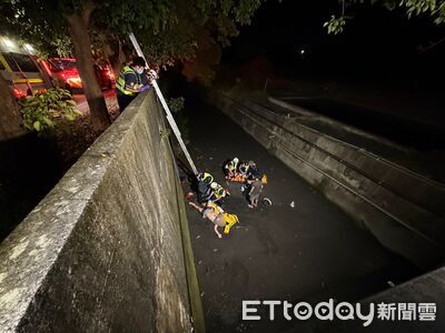 南投路口機車碰撞!3人拋飛墜水溝重摔 一查騎士雙雙無照又酒駕