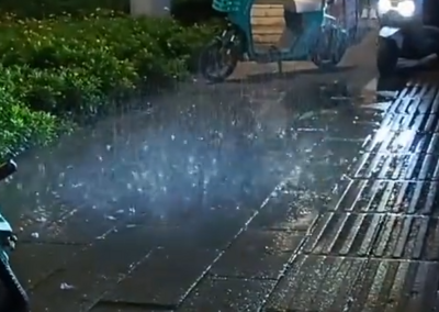 昆明降雨20分鐘「範圍不到1坪」 路人傻眼狂抬頭:只有1朵雲