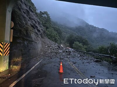 雨炸南投！　台14線「雲龍橋明隧道」前落石交通中斷