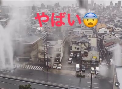大阪驚見「人孔蓋水柱」噴發3樓高! 雙颱夾擊洪災500年一遇