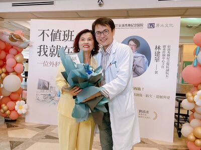 學霸醫師「家是檳榔攤」曾不敢說 今出書告訴全世界