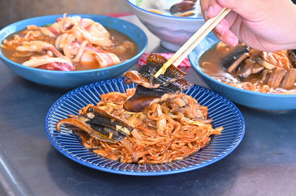 ▲▼福昇小食鱔魚意麵。（圖／橘子狗愛吃糖授權提供）