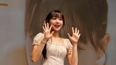 快訊/女神邊荷律寫真簽書會 場邊加派保鑣 跟經紀人一起在台上哭了