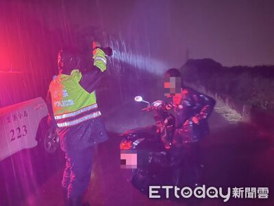 高雄阿北豪雨中「狂騎30公里」屏東迷路 里港警冒雨尋獲助返家