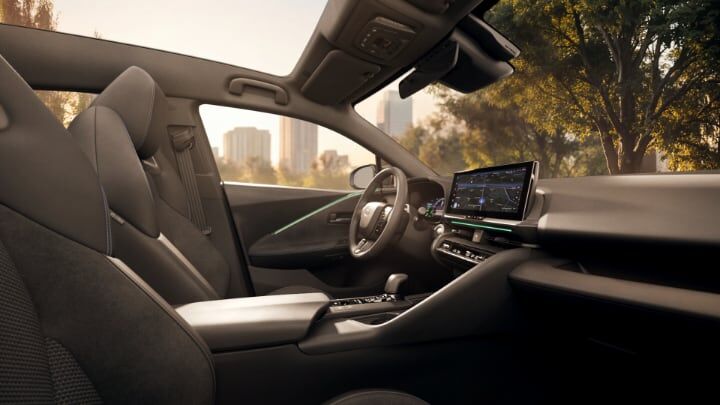 ▲TOYOTA C-HR海外新年式上架！銷售10年賣破210萬輛。（圖／翻攝自TOYOTA）