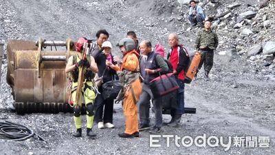 連續豪大雨！馬太鞍溪堰塞湖11名施工人員搭黑鷹撤離