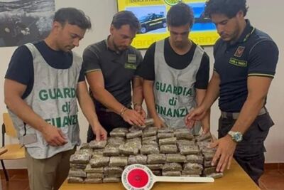 度假天堂變毒窟!義大利小島海蝕洞藏40kg大麻 價值逾1590萬