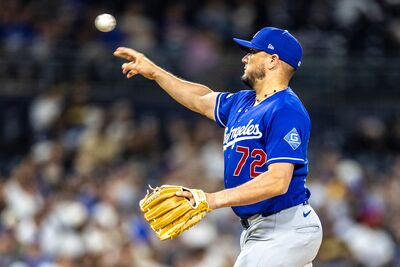羅哈斯90公里直球5球關門!連2戰野手登板無失分 道奇官方狂讚