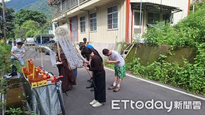 獨/蝴蝶谷死者招魂「連7次無筊」 兒女淚崩承諾一事才允筊