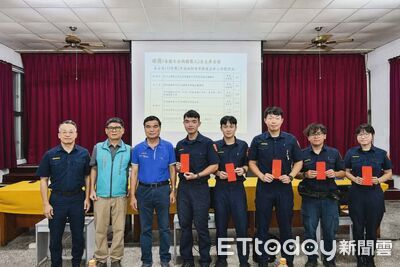 成功分局聯合勤教慶生 警友辦事處頒贈慰問金鼓勵有功同仁