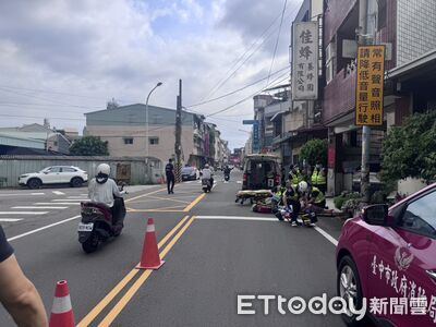 快訊／台中男騎車突撞進民宅　無生命跡象送醫搶救