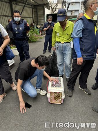 ▲台南地院29日針對學甲爐渣案宣判，郭再欽不得易科罰金部分判處應執行8年6月，台南市議員蔡育輝感謝法院重判。（記者林東良翻攝）