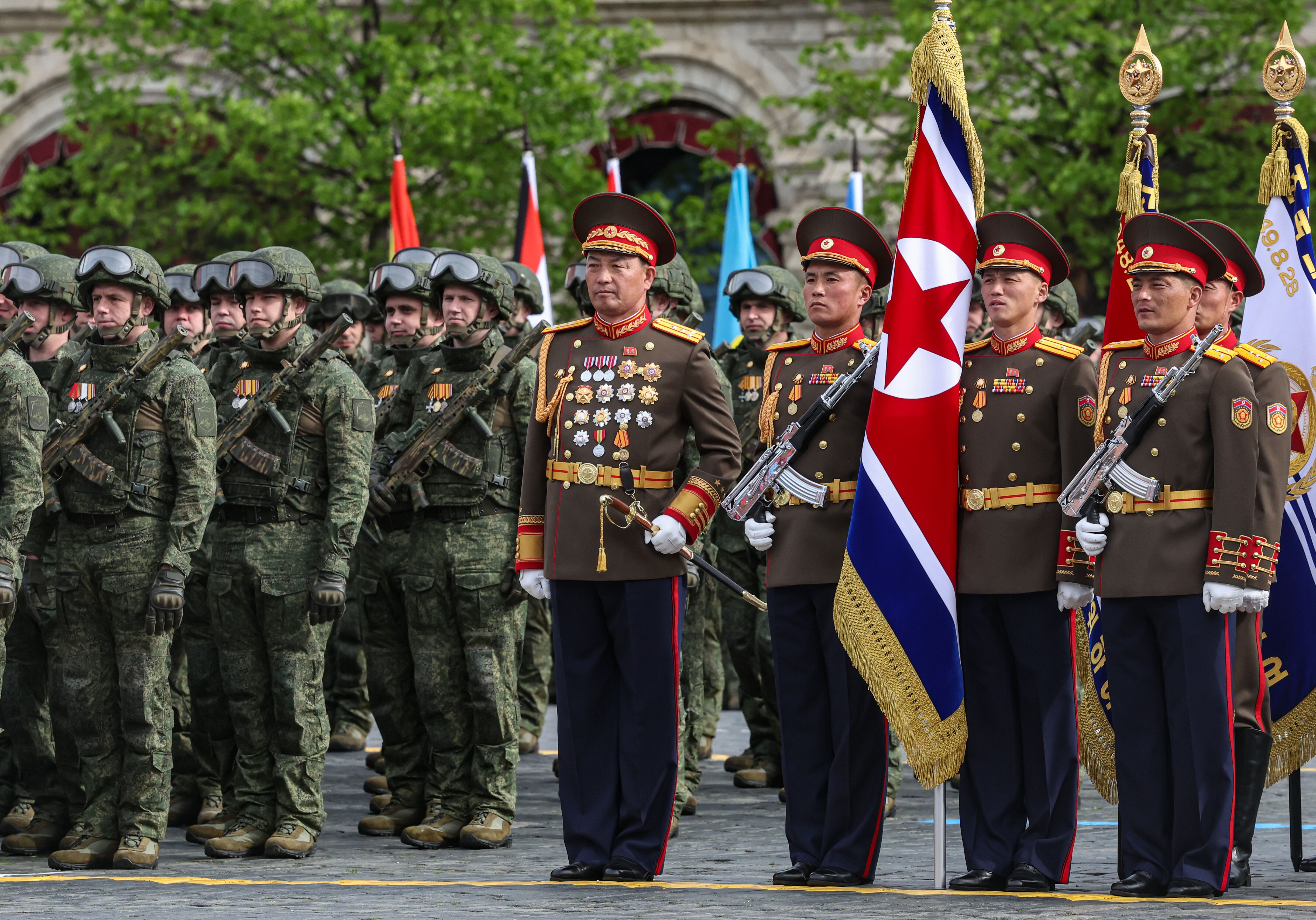▲▼2026年5月9日，在莫斯科舉行的勝利日閱兵式上，俄羅斯和北韓軍人參加慶祝活動。（圖／達志影像／美聯社）