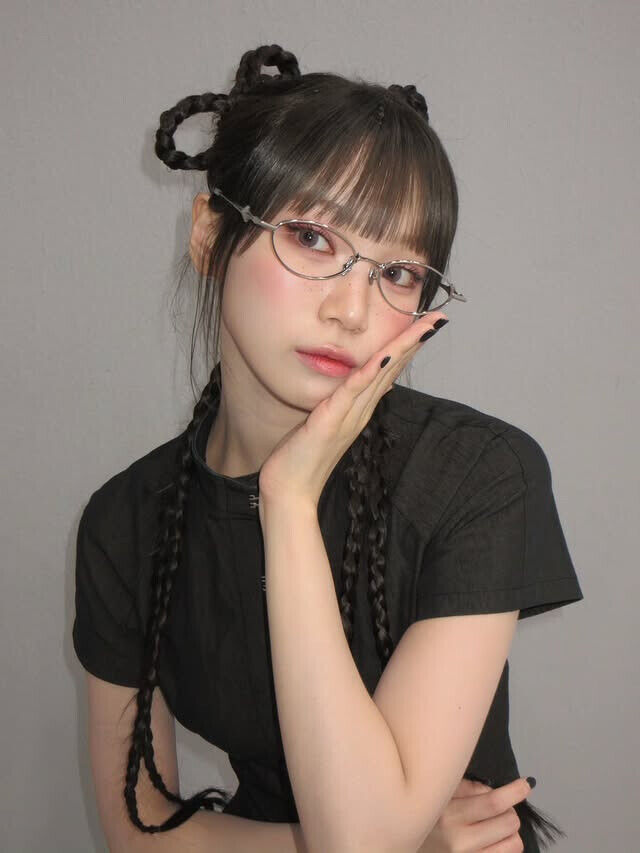 戴眼鏡也能漂亮加分！8個眼鏡族必學放大雙眼妝容技巧，戴眼鏡反而能更顯精緻