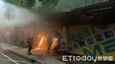 快訊／台南仁德電動機車行深夜火警　1樓蓄電池起火南消及時疏散13人