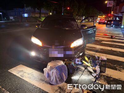 花蓮77歲嬤遭「左轉車撞飛」驚悚畫面曝!騰空重摔落地 頭重創亡