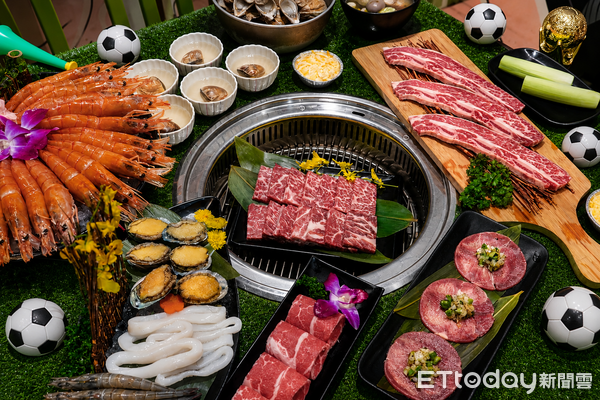 ▲涮樂和牛鍋物世足應援「九孔鮑魚吃到飽」、熊一頂級燒肉世足應援，「九孔鮑魚吃到飽」，馬辣、新馬辣、新馬辣PLUS世足應援「XXL大蛤吃到飽」。（圖／馬辣集團提供）