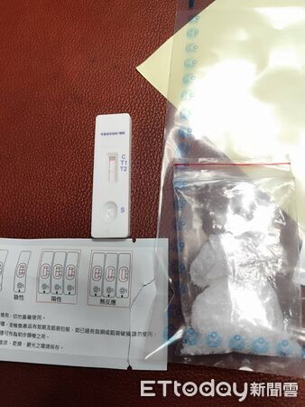 ▲▼邱女毒駕跪地求饒「拜託原諒我一次」，謝男衝出計程車遭警壓制，在他身上起獲毒品安非他命             。（圖／記者陳以昇翻攝）