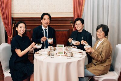 影／楊双子《臺灣漫遊錄》3道菜　賴清德嚐麻薏湯喊：苦澀有特色