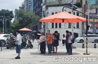 沈伯洋批遮陽傘有疑點　北市府反問：小洋逃可以回答毒油七問嗎？