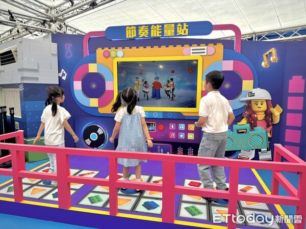 ▲台灣樂高在統一時代百貨台北店2樓夢廣場打造「樂高夏日遊樂場」，即日起至7月19日免費體驗。（圖／記者彭懷玉攝）