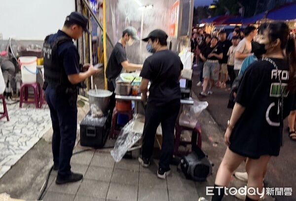 廣告招牌、商品占用中壢夜市消防通道 警方強力整頓 | ETtoday地方新聞 | ETtoday新聞雲