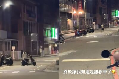 淡水老街阿伯「深夜移整排機車」 在地人卻感動哭了!